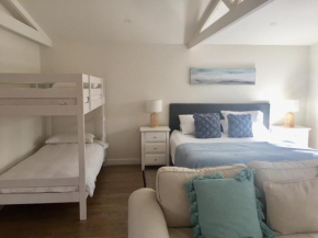 Bijoux Beach House, Curl Curl